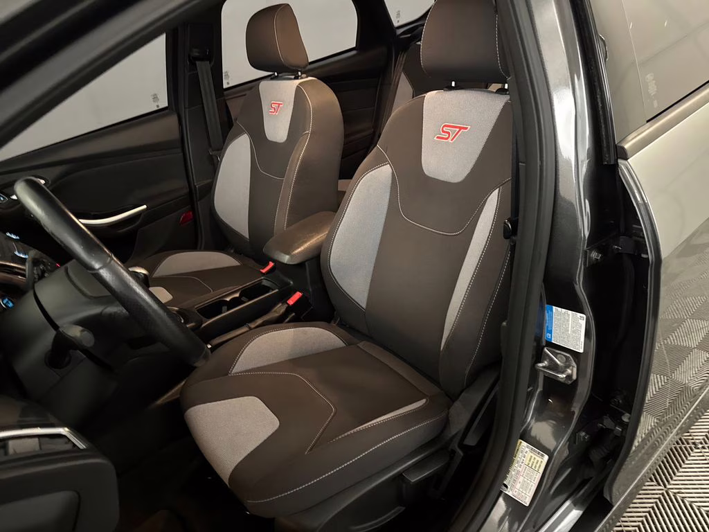 2018 Magnetic Ford Focus ST FWD Hatchback