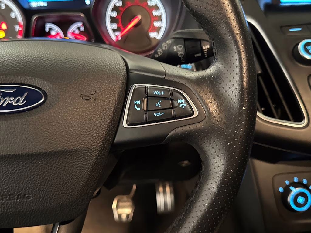 2018 Magnetic Ford Focus ST FWD Hatchback