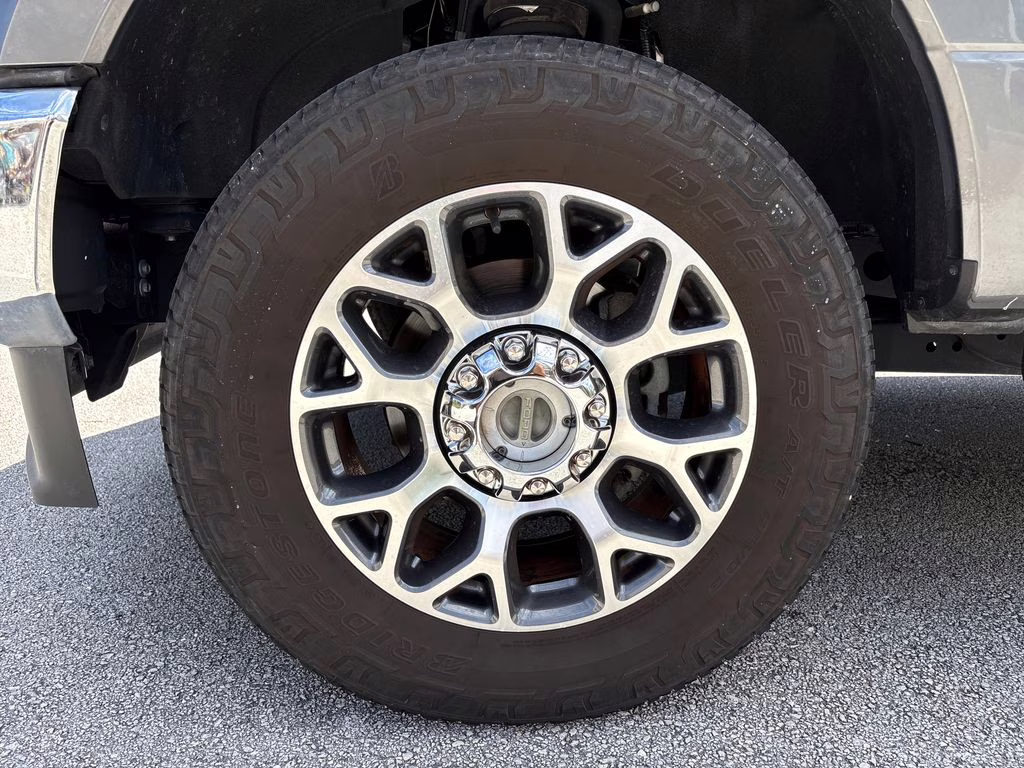 2022 Gray Metallic Ford Super Duty F-250 SRW Lariat 4X4 Truck