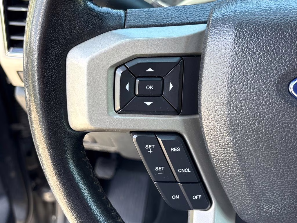 2022 Gray Metallic Ford Super Duty F-250 SRW Lariat 4X4 Truck