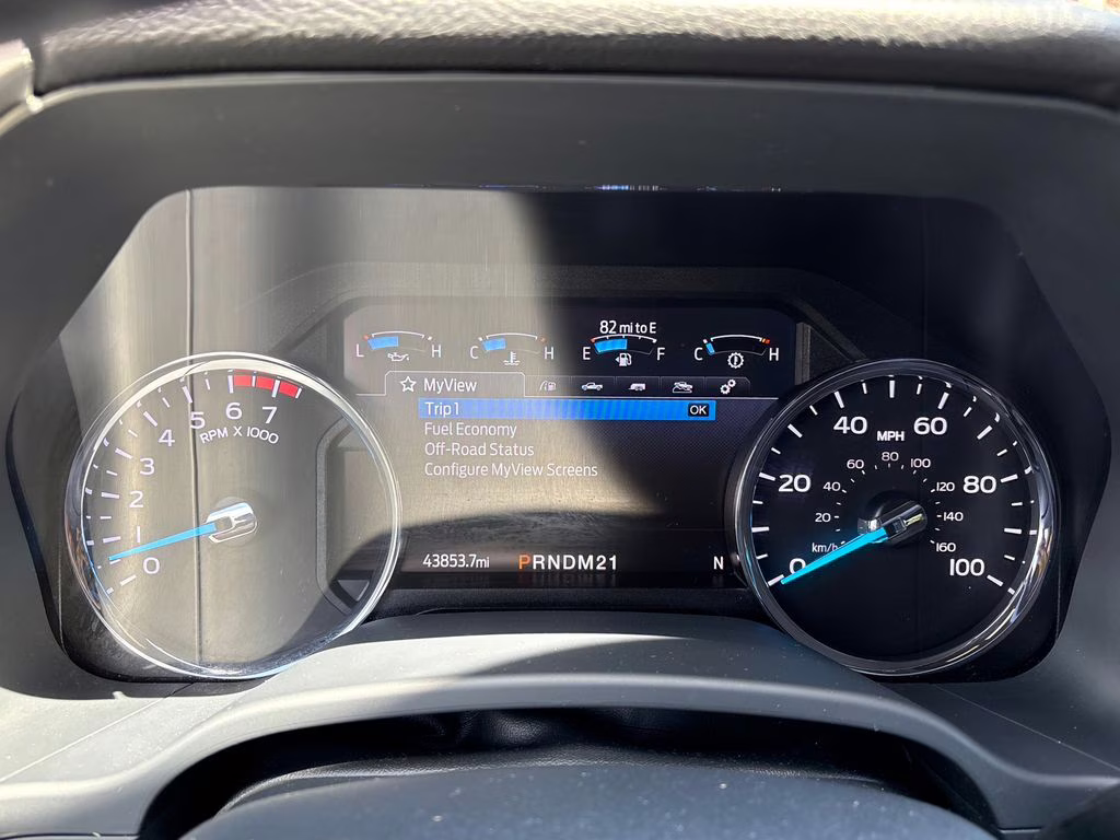 2022 Gray Metallic Ford Super Duty F-250 SRW Lariat 4X4 Truck
