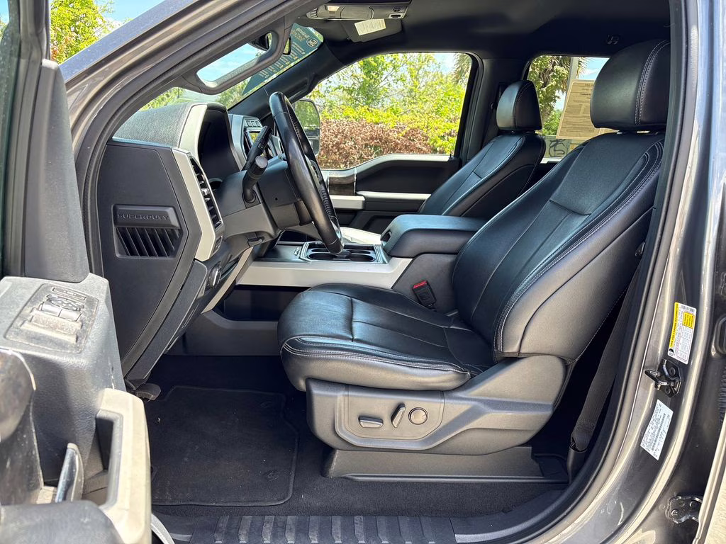 2022 Gray Metallic Ford Super Duty F-250 SRW Lariat 4X4 Truck