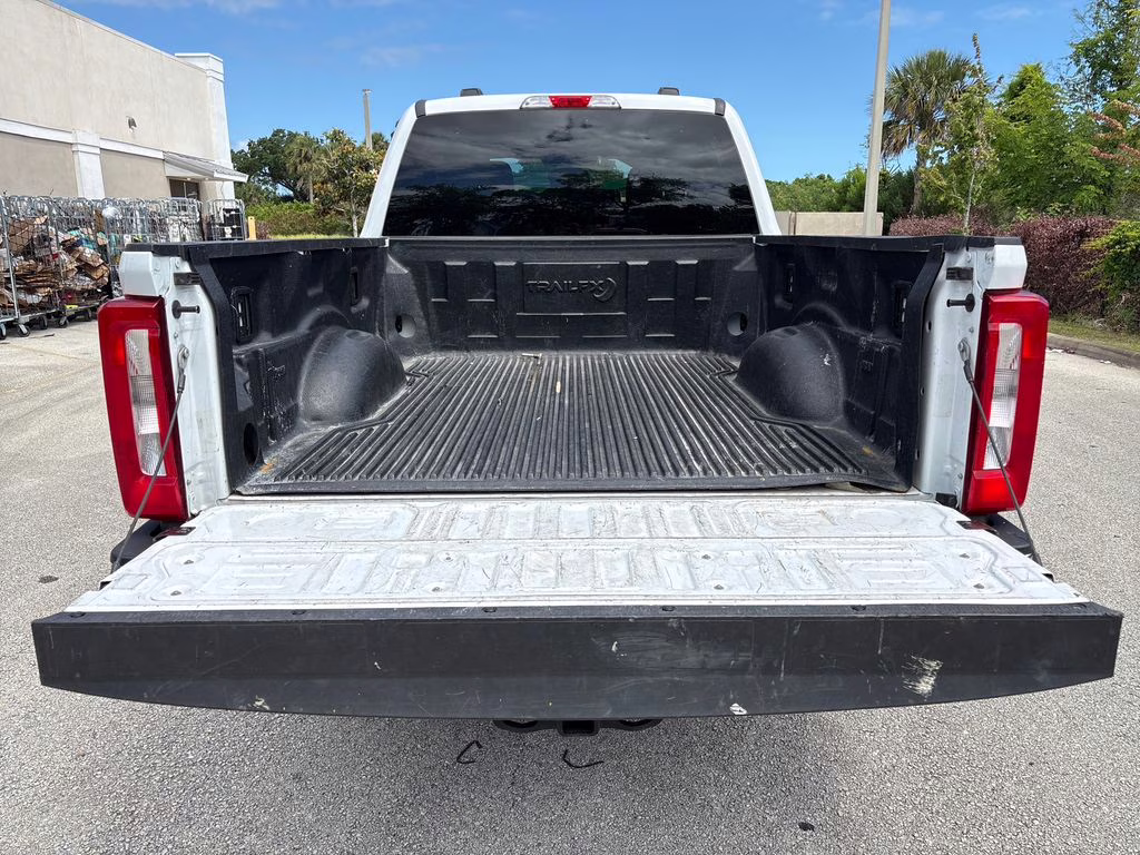 2025 Oxford White Ford Super Duty F-250 SRW XLT 4X4 Truck