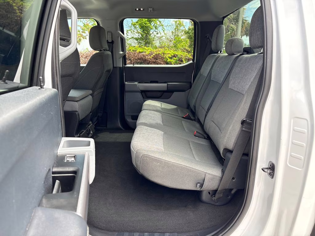 2025 Oxford White Ford Super Duty F-250 SRW XLT 4X4 Truck