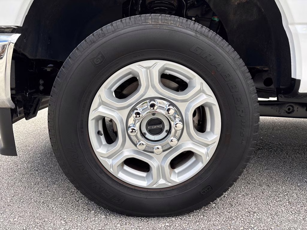 2025 Oxford White Ford Super Duty F-250 SRW XLT 4X4 Truck