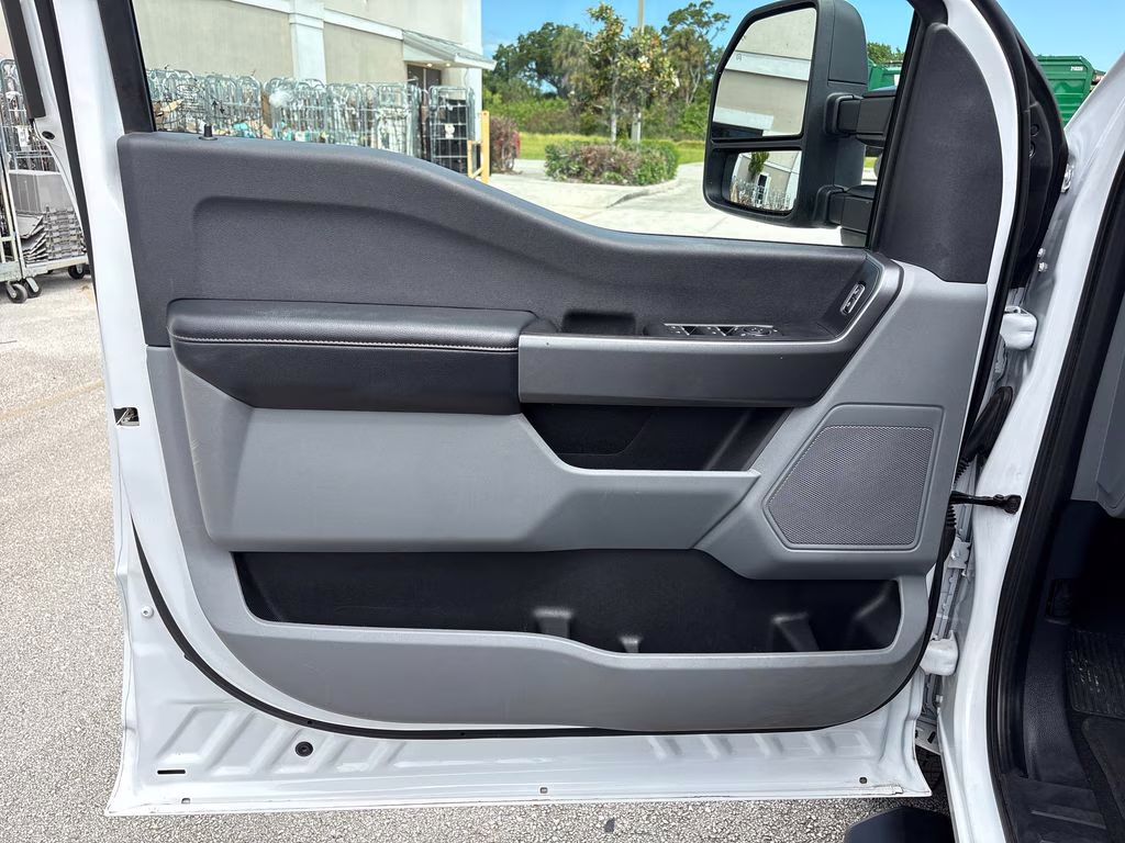 2025 Oxford White Ford Super Duty F-250 SRW XLT 4X4 Truck