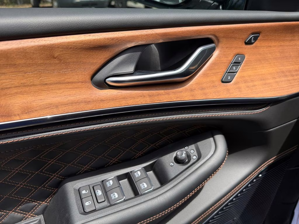 2026 Silver Zynith Jeep Grand Cherokee Summit 4X4 SUV