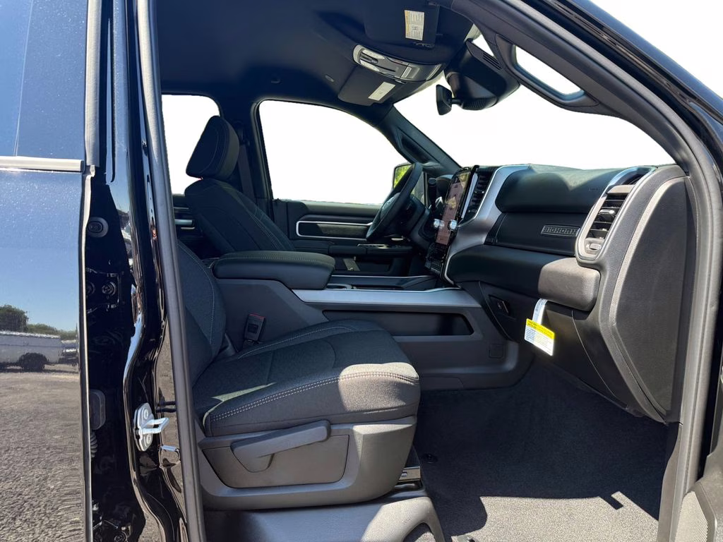 2026 Diamond Black Crystal Pearlcoat Ram 2500 Big Horn 4X4 Truck