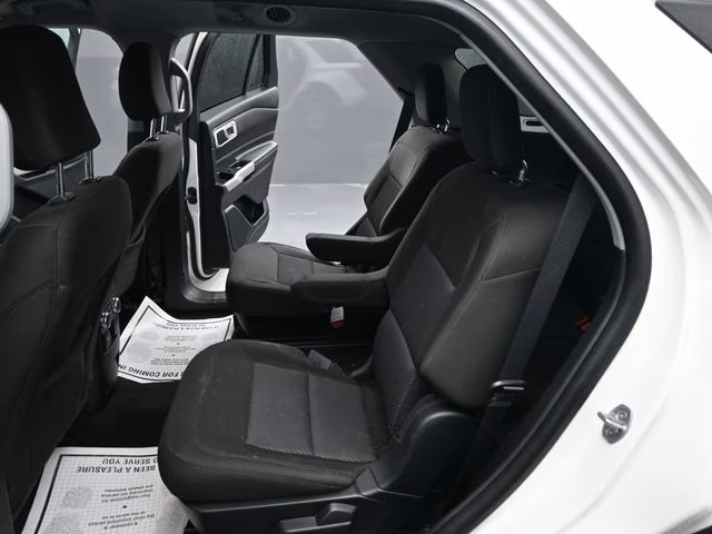 2022 White Metallic Ford Explorer XLT 4X4 SUV