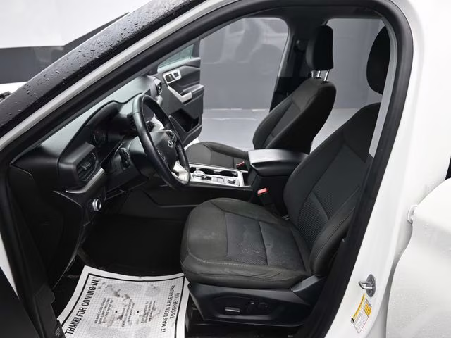 2022 White Metallic Ford Explorer XLT 4X4 SUV