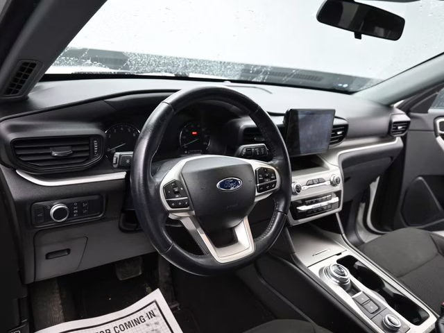 2022 White Metallic Ford Explorer XLT 4X4 SUV