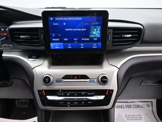 2022 White Metallic Ford Explorer XLT 4X4 SUV