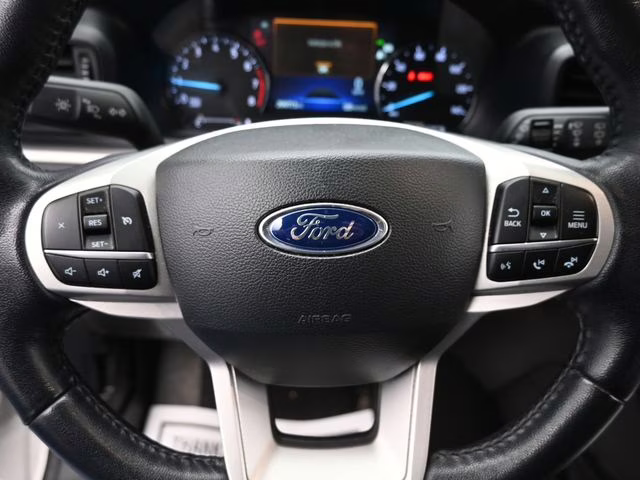 2022 White Metallic Ford Explorer XLT 4X4 SUV