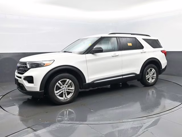 2022 White Metallic Ford Explorer XLT 4X4 SUV