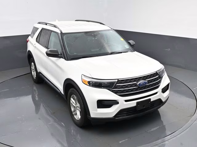 2022 White Metallic Ford Explorer XLT 4X4 SUV