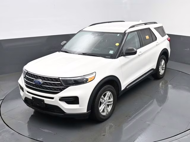 2022 White Metallic Ford Explorer XLT 4X4 SUV