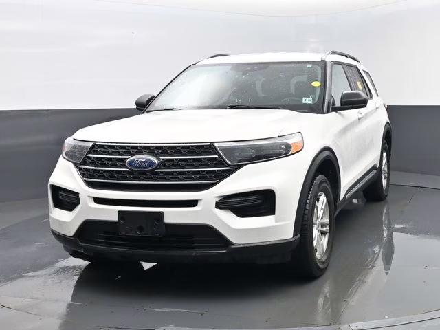 2022 White Metallic Ford Explorer XLT 4X4 SUV