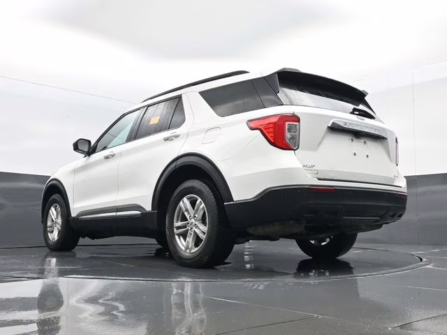2022 White Metallic Ford Explorer XLT 4X4 SUV