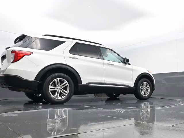 2022 White Metallic Ford Explorer XLT 4X4 SUV