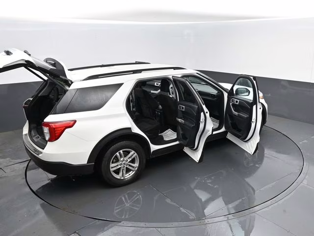 2022 White Metallic Ford Explorer XLT 4X4 SUV