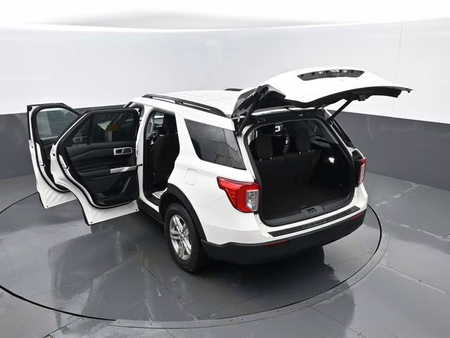 2022 White Metallic Ford Explorer XLT 4X4 SUV