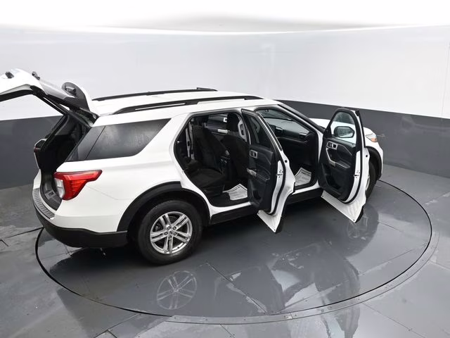 2022 White Metallic Ford Explorer XLT 4X4 SUV