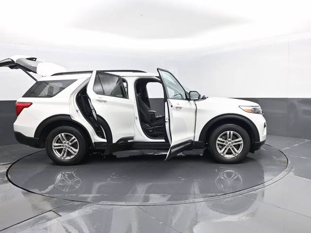2022 White Metallic Ford Explorer XLT 4X4 SUV