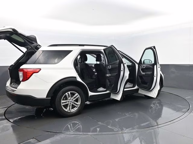 2022 White Metallic Ford Explorer XLT 4X4 SUV