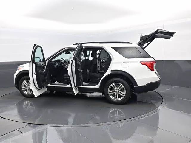 2022 White Metallic Ford Explorer XLT 4X4 SUV
