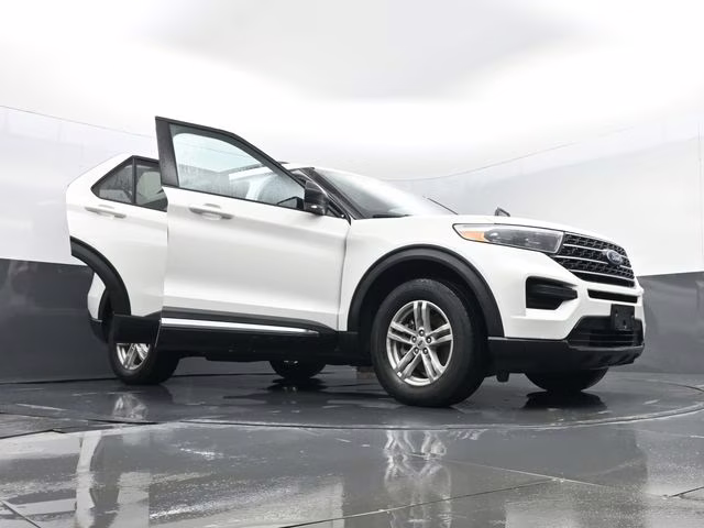 2022 White Metallic Ford Explorer XLT 4X4 SUV