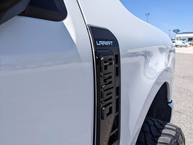2025 Oxford White Ford Super Duty F-350 SRW Lariat 4X4 Truck