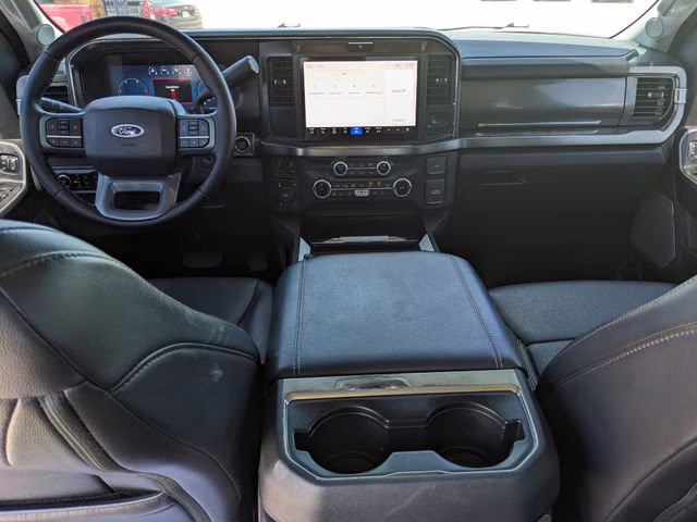 2025 Oxford White Ford Super Duty F-350 SRW Lariat 4X4 Truck