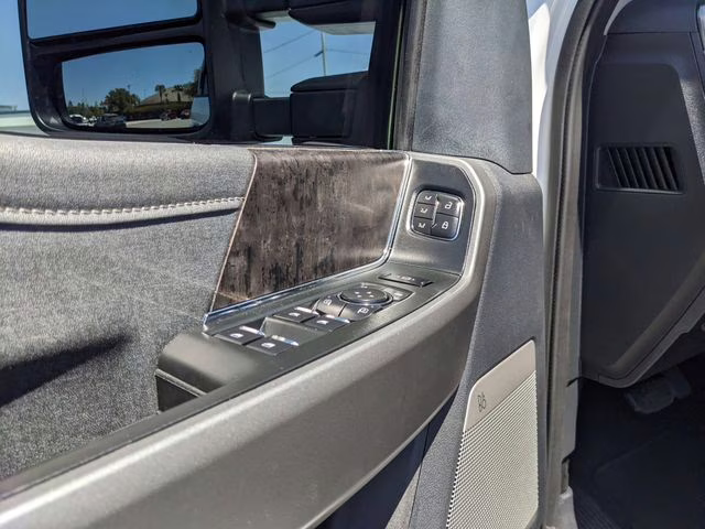 2025 Oxford White Ford Super Duty F-350 SRW Lariat 4X4 Truck