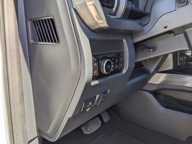 2025 Oxford White Ford Super Duty F-350 SRW Lariat 4X4 Truck