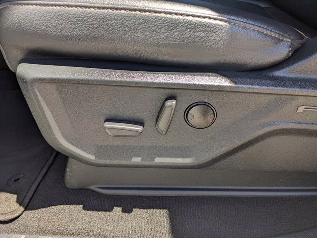 2025 Oxford White Ford Super Duty F-350 SRW Lariat 4X4 Truck