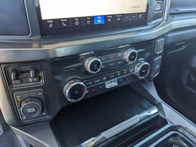 2025 Oxford White Ford Super Duty F-350 SRW Lariat 4X4 Truck