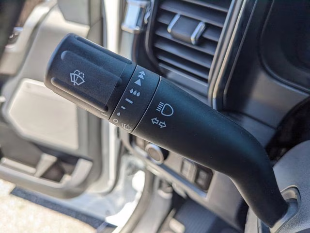 2025 Oxford White Ford Super Duty F-350 SRW Lariat 4X4 Truck