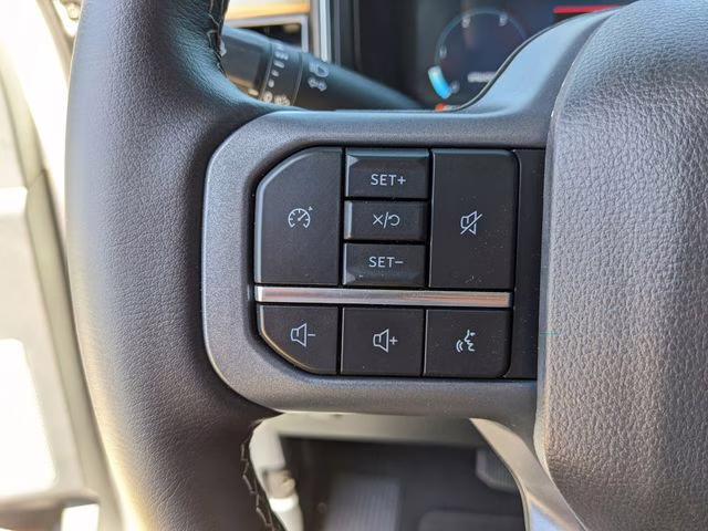 2025 Oxford White Ford Super Duty F-350 SRW Lariat 4X4 Truck