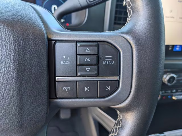 2025 Oxford White Ford Super Duty F-350 SRW Lariat 4X4 Truck