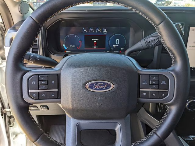 2025 Oxford White Ford Super Duty F-350 SRW Lariat 4X4 Truck