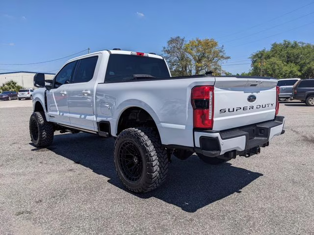 2025 Oxford White Ford Super Duty F-350 SRW Lariat 4X4 Truck