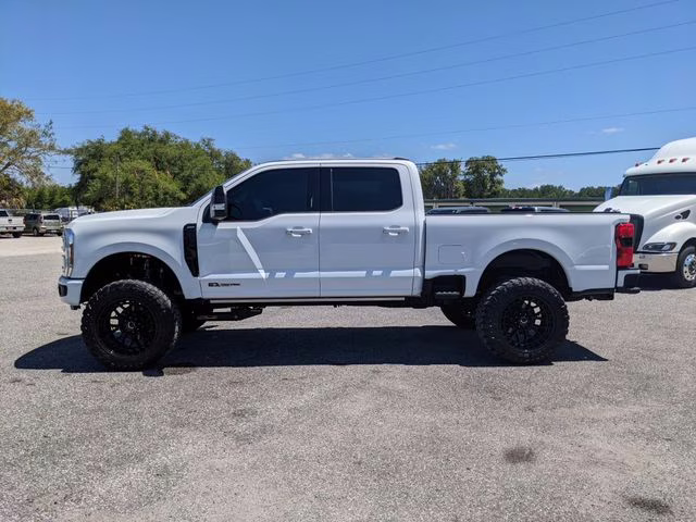 2025 Oxford White Ford Super Duty F-350 SRW Lariat 4X4 Truck