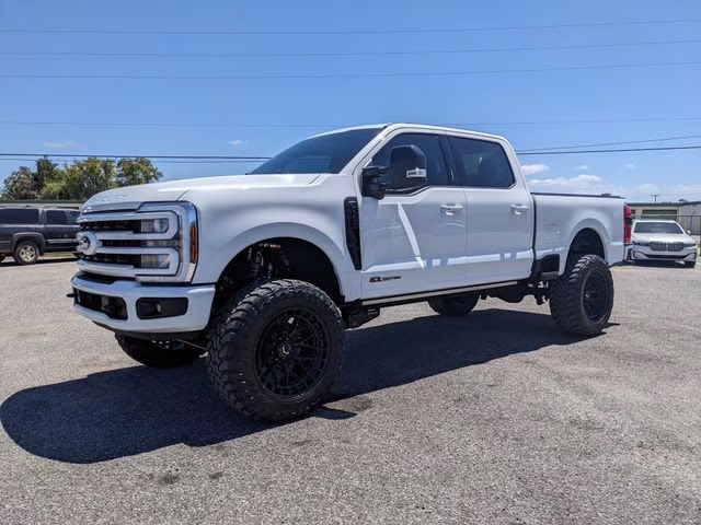 2025 Oxford White Ford Super Duty F-350 SRW Lariat 4X4 Truck