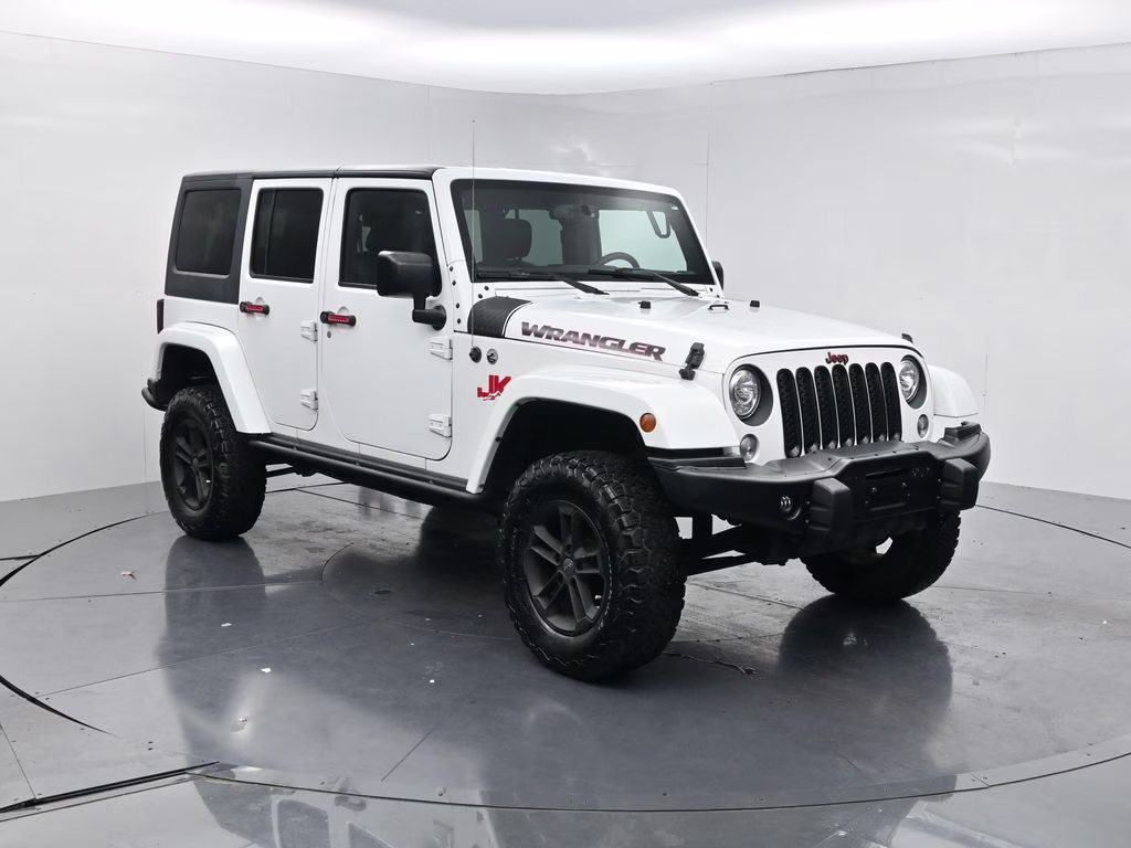 2017 Bright White Clearcoat Jeep Wrangler Unlimited Sahara 4X4 SUV