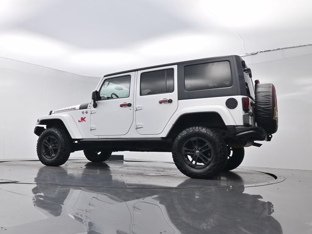 2017 Bright White Clearcoat Jeep Wrangler Unlimited Sahara 4X4 SUV