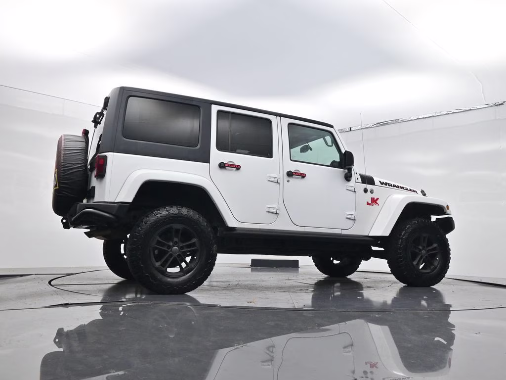 2017 Bright White Clearcoat Jeep Wrangler Unlimited Sahara 4X4 SUV