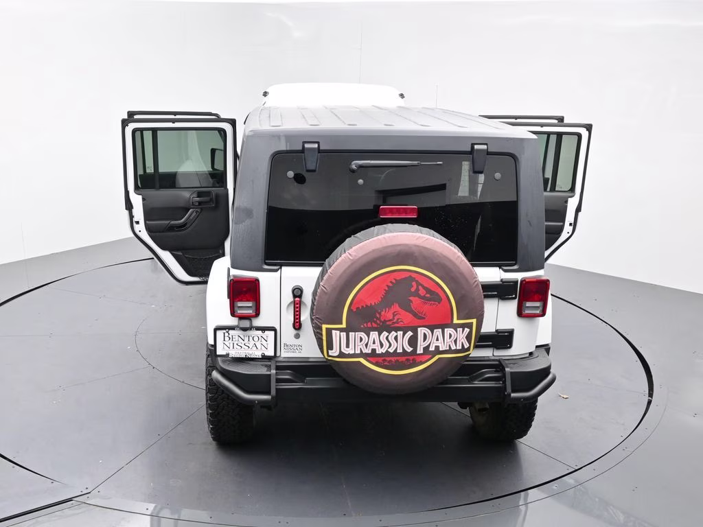 2017 Bright White Clearcoat Jeep Wrangler Unlimited Sahara 4X4 SUV