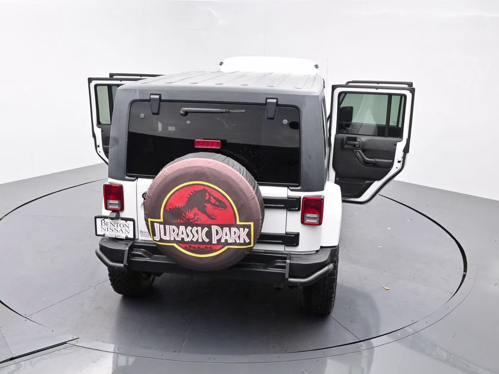 2017 Bright White Clearcoat Jeep Wrangler Unlimited Sahara 4X4 SUV