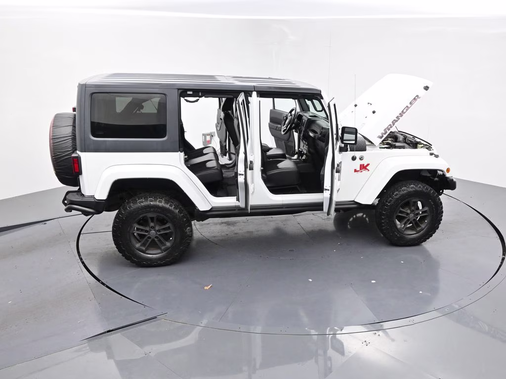 2017 Bright White Clearcoat Jeep Wrangler Unlimited Sahara 4X4 SUV