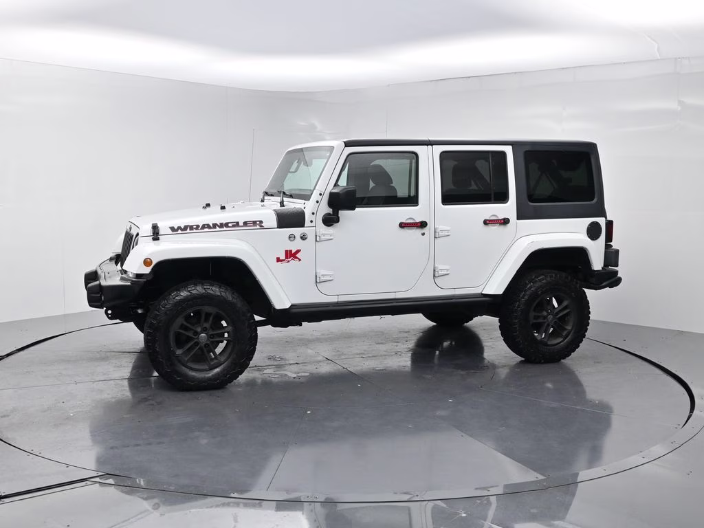 2017 Bright White Clearcoat Jeep Wrangler Unlimited Sahara 4X4 SUV